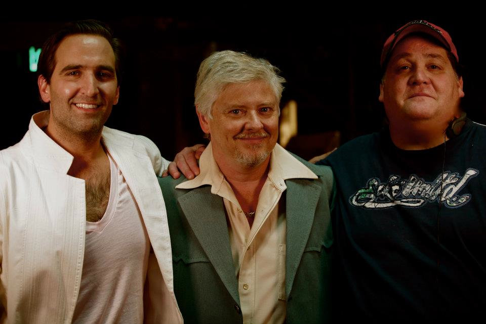 Mike Hatton در صحنه فیلم سینمایی Live Nude Girls به همراه Dave Foley و Jay Leggett