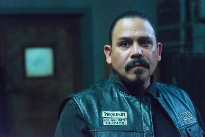 Emilio Rivera در صحنه سریال تلویزیونی فرزندان آشوب