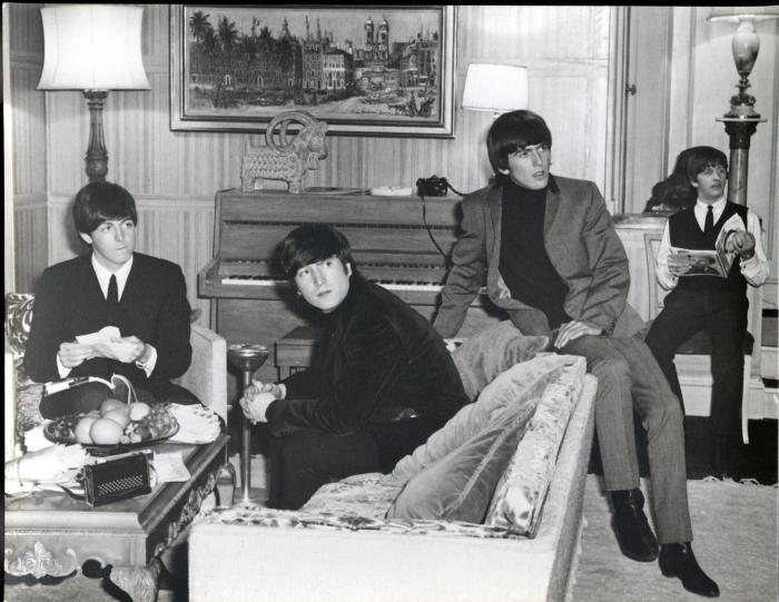 Ringo Starr در صحنه فیلم سینمایی A Hard Day's Night به همراه Paul McCartney، John Lennon و George Harrison