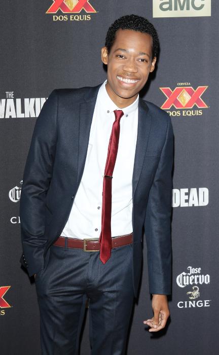 Tyler James Williams در صحنه سریال تلویزیونی مردگان متحرک