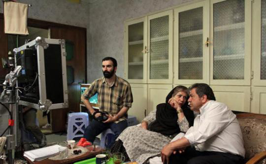 محسن قرایی در پشت صحنه فیلم سینمایی سد معبر به همراه جهانگیر کوثری