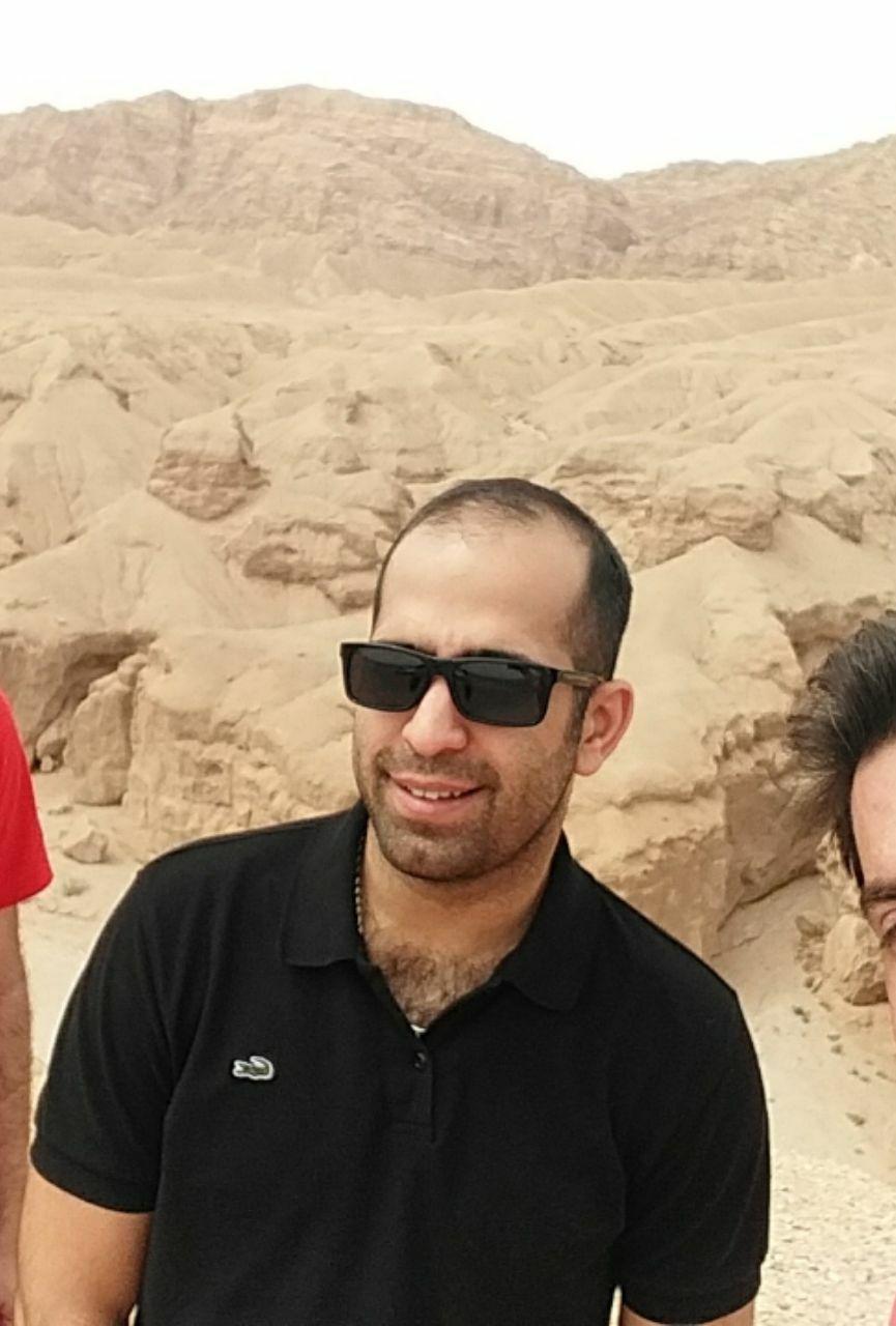 تصویری از سید حمید اسماعیلی سینما و تلویزیون در حال بازیگری سر صحنه یکی از آثارش