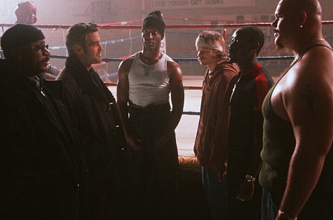 وینگ ریمز در صحنه فیلم سینمایی خارج از دید به همراه Steve Zahn، Isaiah Washington، Keith Loneker، دان چیدل و جرج کلونی
