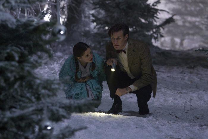 Holly Earl در صحنه سریال تلویزیونی Doctor Who به همراه Matt Smith