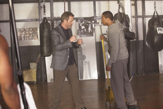 Kevin Phillips در صحنه سریال تلویزیونی دکتر هاوس به همراه Hugh Laurie