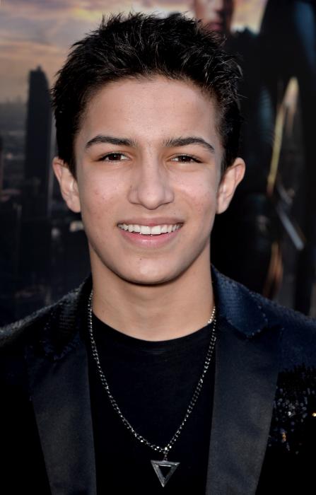 Aramis Knight در صحنه فیلم سینمایی ناهمگون