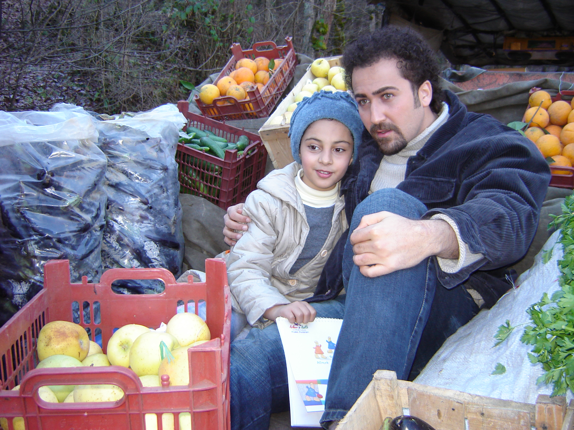 تصویری از حمیدرضا حافظی، نویسنده سینما و تلویزیون در پشت صحنه یکی از آثارش