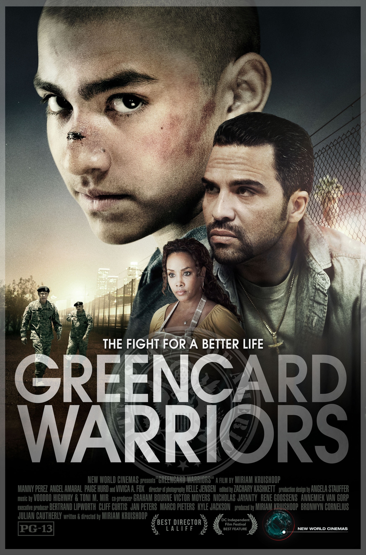 Manny Perez در صحنه فیلم سینمایی Greencard Warriors