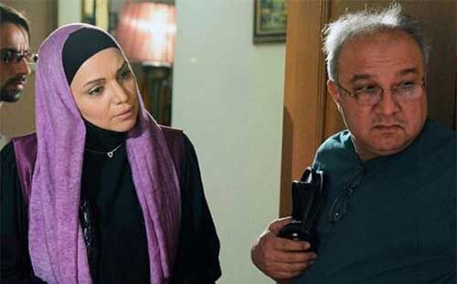 الهام پاوه‌نژاد در صحنه سریال تلویزیونی هست و نیست به همراه حسین سهیلی‌زاده