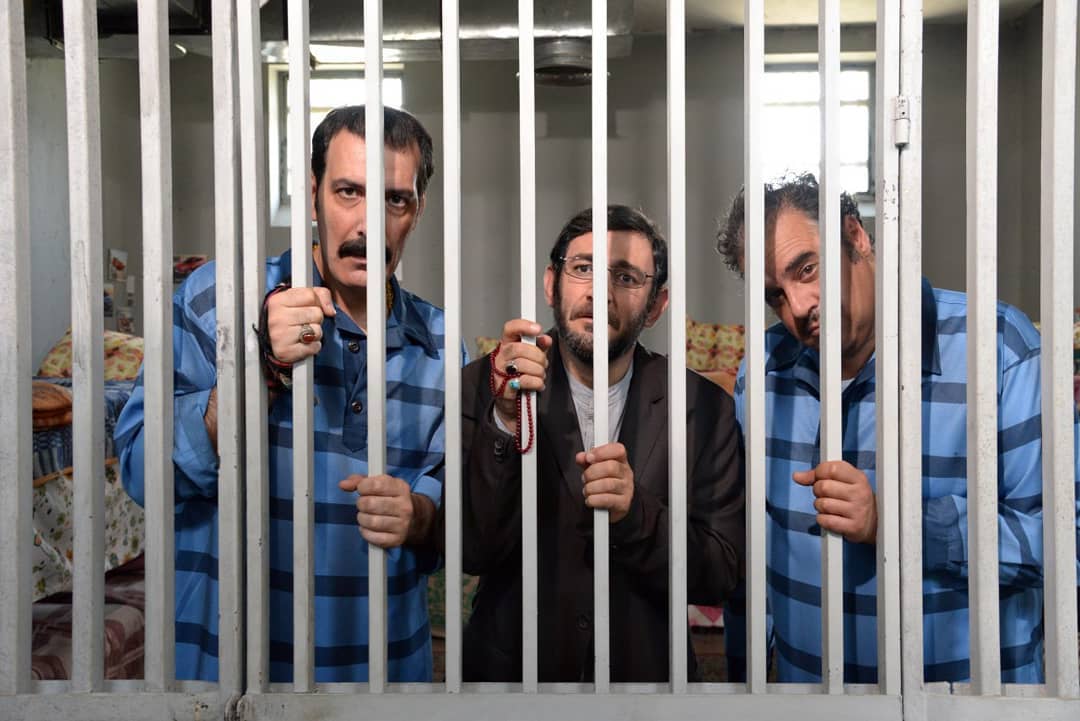 هدایت هاشمی در صحنه فیلم سینمایی زندانی ها به همراه هومن برق‌نورد و بهنام تشکر