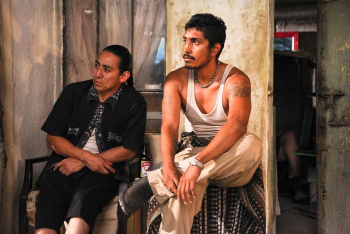 Tenoch Huerta در صحنه فیلم سینمایی بیگانه را بگیر