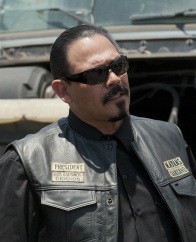 Emilio Rivera در صحنه سریال تلویزیونی فرزندان آشوب