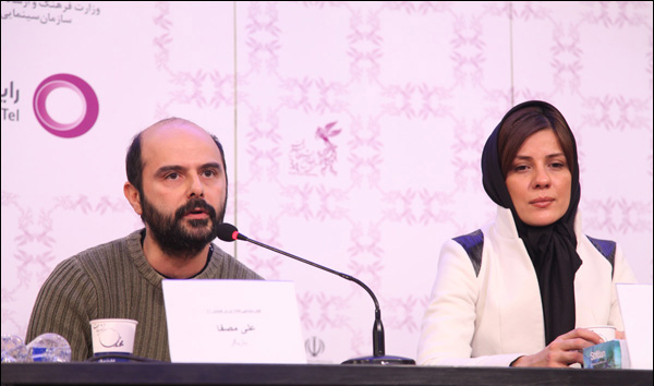سارا بهرامی در نشست خبری فیلم سینمایی خانه‌ای در‌ خیابان چهل‌ و یکم به همراه علی مصفا