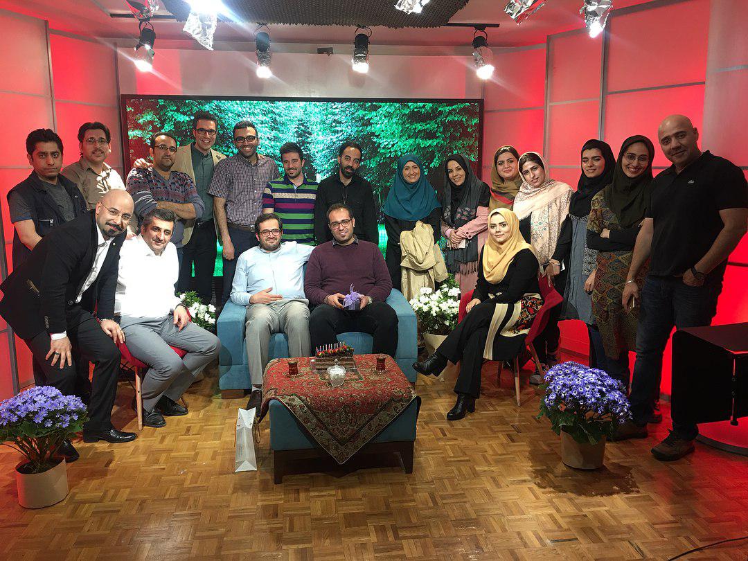 تصویری از نازلی خرامان، گزارشگر و مجری سینما و تلویزیون در پشت صحنه یکی از آثارش