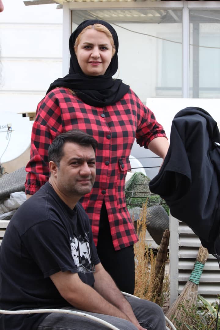 تصویری از امیر کرم یزدی، کارگردان و نویسنده سینما و تلویزیون در پشت صحنه یکی از آثارش