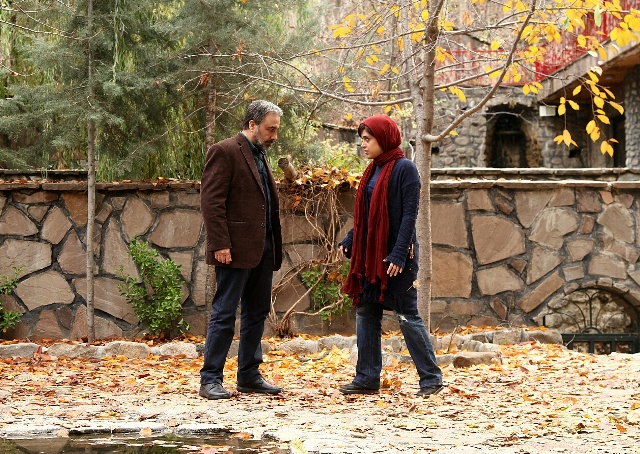 هنگامه حمیدزاده در صحنه فیلم سینمایی آب‌نبات چوبی به همراه رضا عطاران