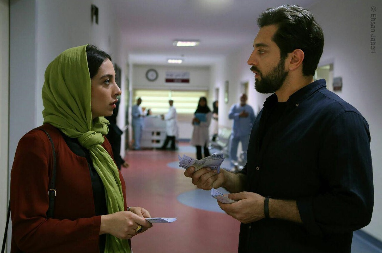 بهرام رادان در صحنه فیلم سینمایی زرد به همراه آناهیتا درگاهی