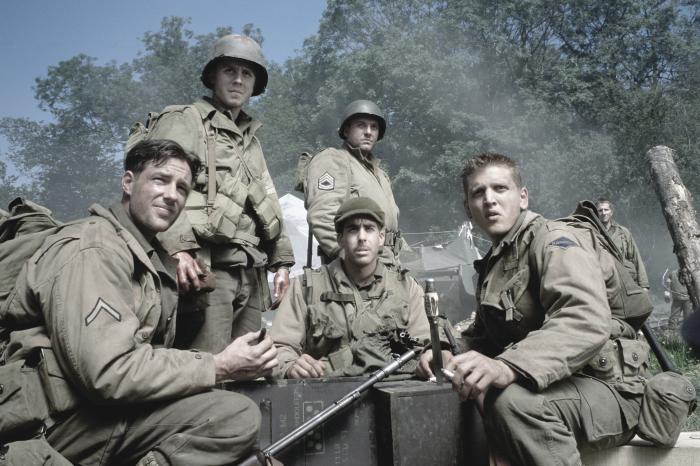 Leland Orser در صحنه فیلم سینمایی نجات سرجوخه رایان به همراه Giovanni Ribisi، بری پیپر، Adam Goldberg، Edward Burns و تام سایزمور