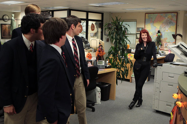 Kate Flannery در صحنه سریال تلویزیونی اداره