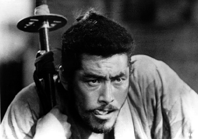 توشیرو میفونه در صحنه فیلم سینمایی هفت سامورایی