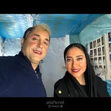 بهاره کیان‌افشار در پشت صحنه سریال شبکه نمایش خانگی هشتگ خاله سوسکه به همراه امیرحسین رستمی