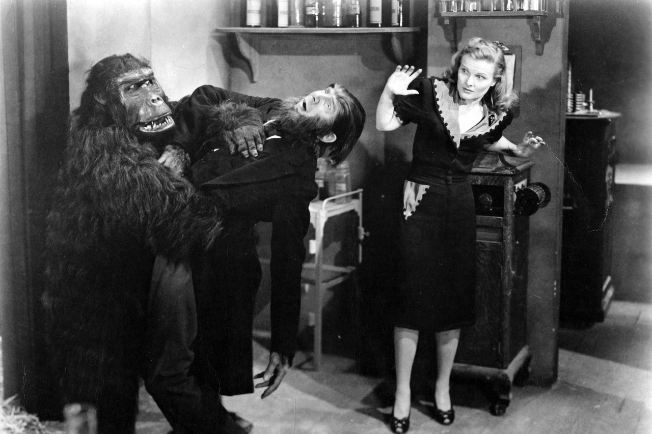 Louise Currie در صحنه فیلم سینمایی The Ape Man به همراه Emil Van Horn و Bela Lugosi