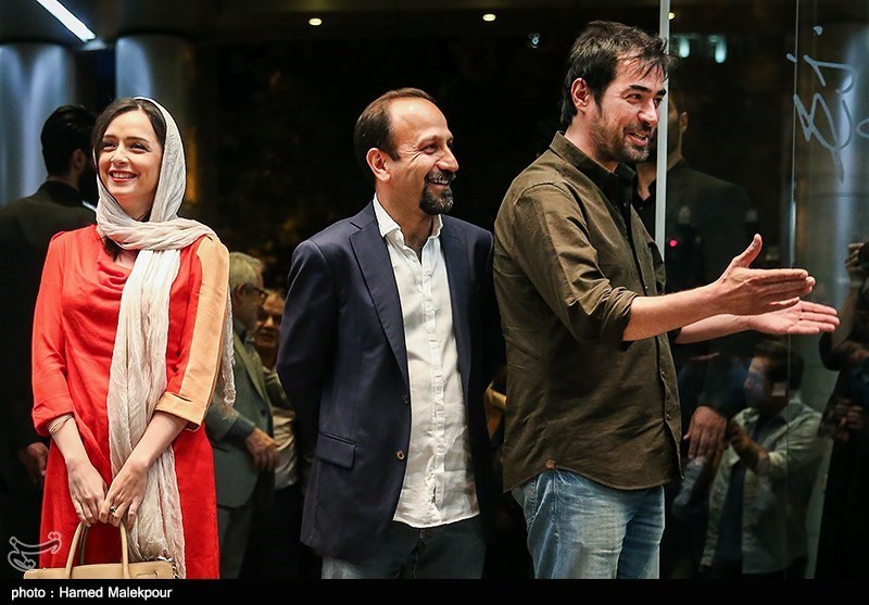اصغر فرهادی در نشست خبری فیلم سینمایی فروشنده به همراه ترانه علیدوستی و سید‌شهاب حسینی
