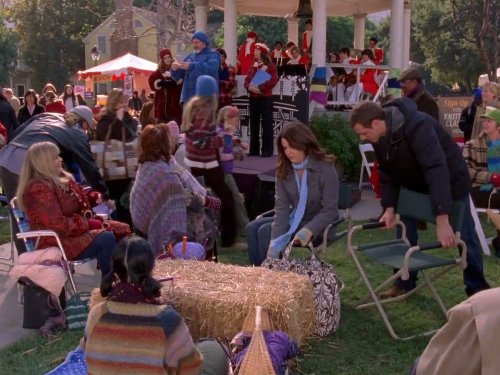 Rose Abdoo در صحنه سریال تلویزیونی Gilmore Girls به همراه سالی استروتهرس، David Sutcliffe، Lauren Graham و Liz Torres