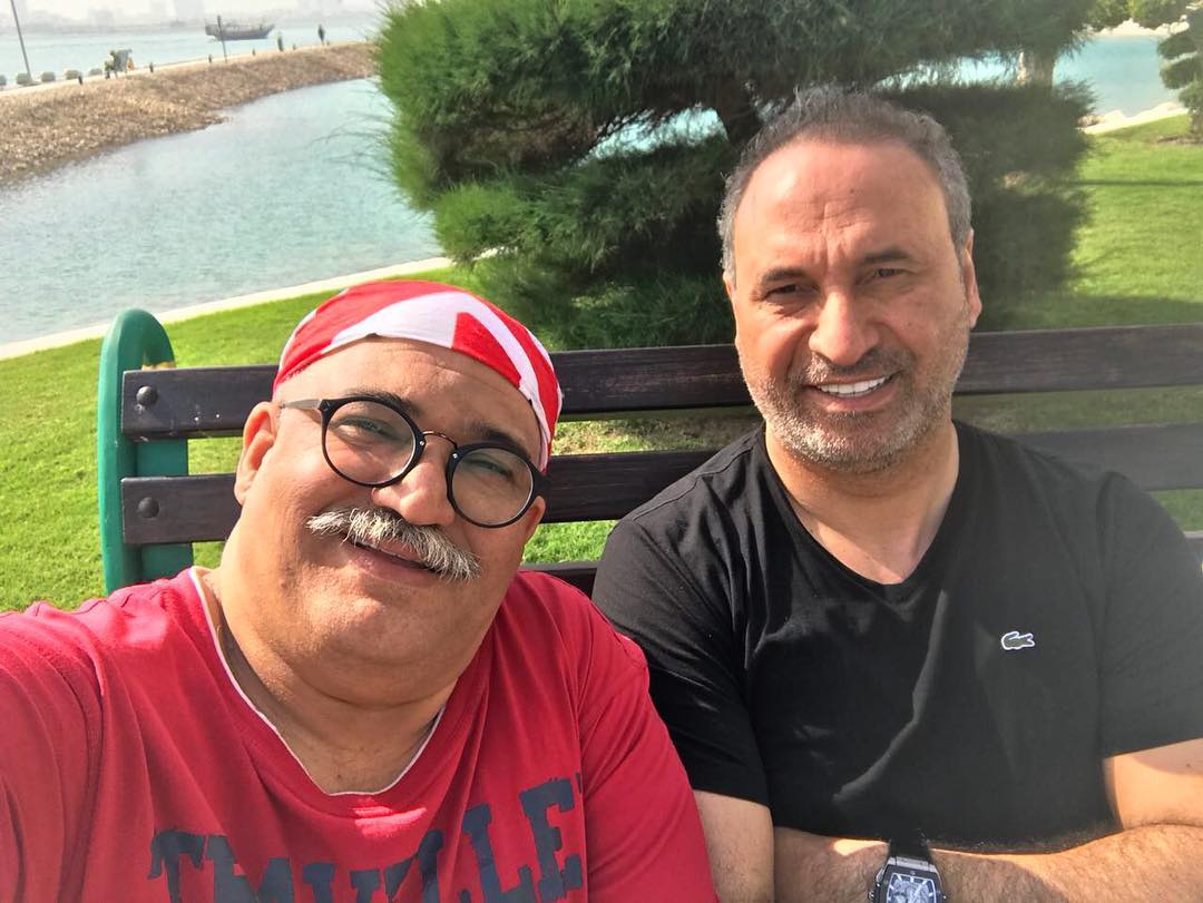 نادر سلیمانی در پشت صحنه فیلم سینمایی لاتاری به همراه حمید فرخ‌نژاد