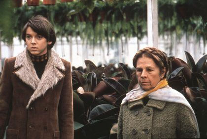 Ruth Gordon در صحنه فیلم سینمایی Harold and Maude به همراه باد کرت