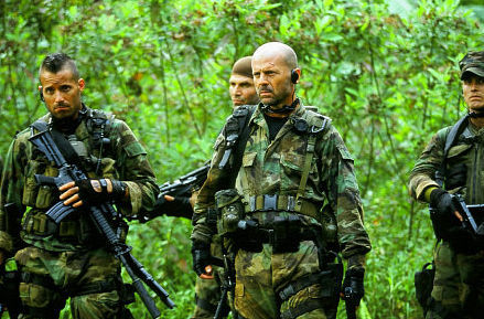 Nick Chinlund در صحنه فیلم سینمایی اشک های خورشید به همراه Johnny Messner، Cole Hauser و بروس ویلیس