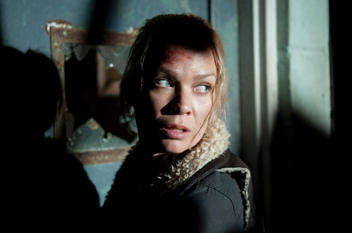 Laurie Holden در صحنه سریال تلویزیونی مردگان متحرک