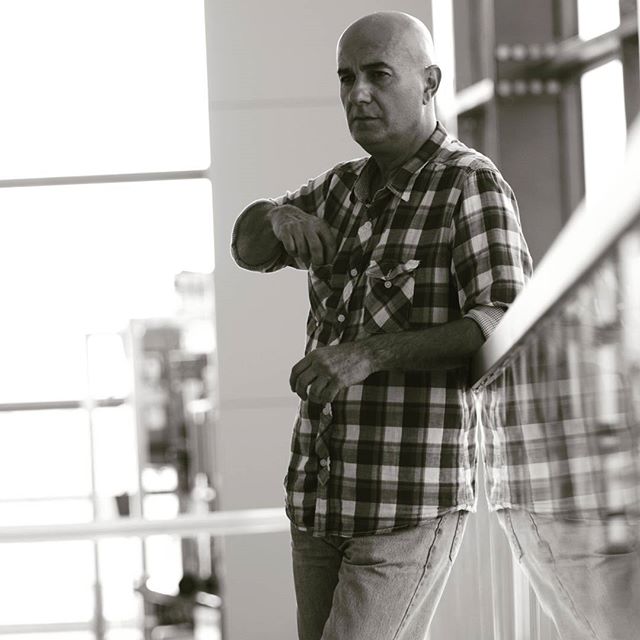 تصویری شخصی از علی عمرانی، بازیگر و کارگردان سینما و تلویزیون