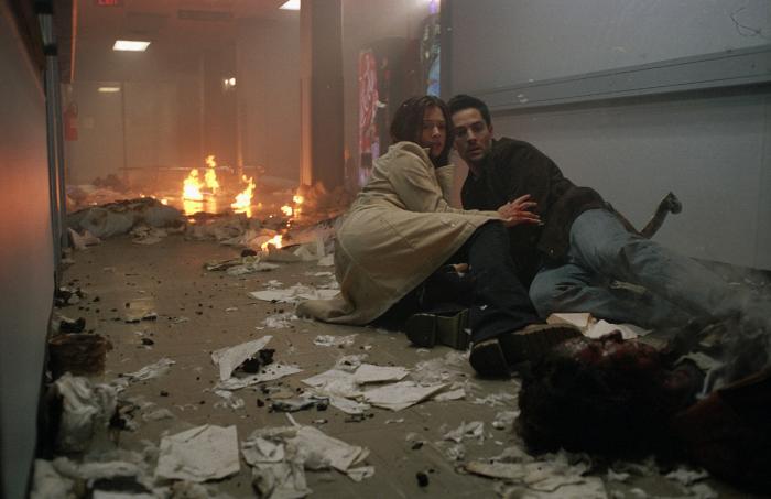 A.J. Cook در صحنه فیلم سینمایی مقصد نهایی۲ به همراه مایکل لندز