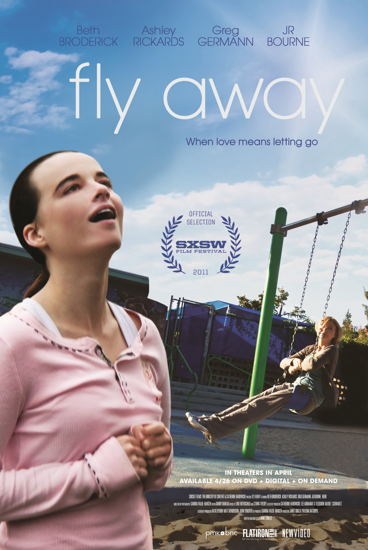 Beth Broderick در صحنه فیلم سینمایی Fly Away به همراه Ashley Rickards