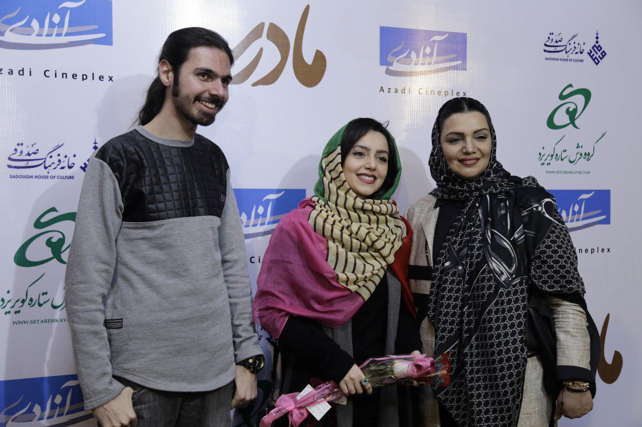 نازنین بیاتی در جشنواره فیلم سینمایی مادری به همراه الهام پاوه‌نژاد
