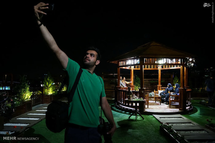 پشت صحنه برنامه تلویزیونی ماه نشان به کارگردانی 