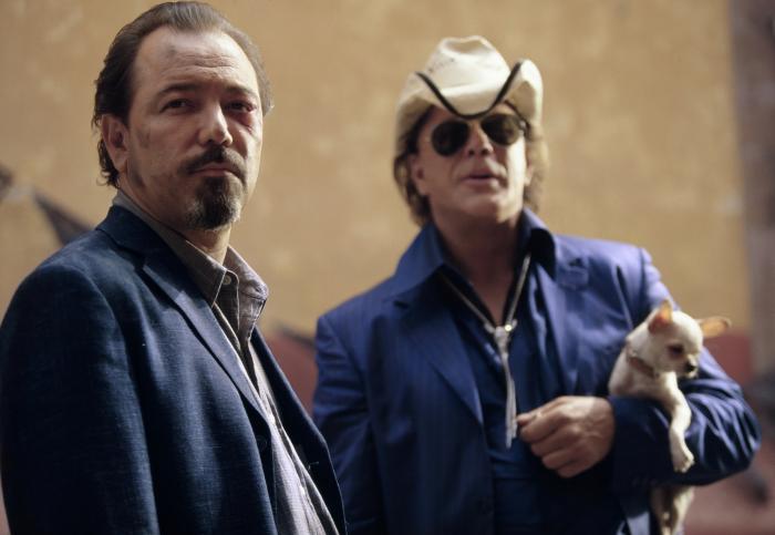 روبن بلادس در صحنه فیلم سینمایی روزی روزگاری در مکزیک به همراه میکی رورک