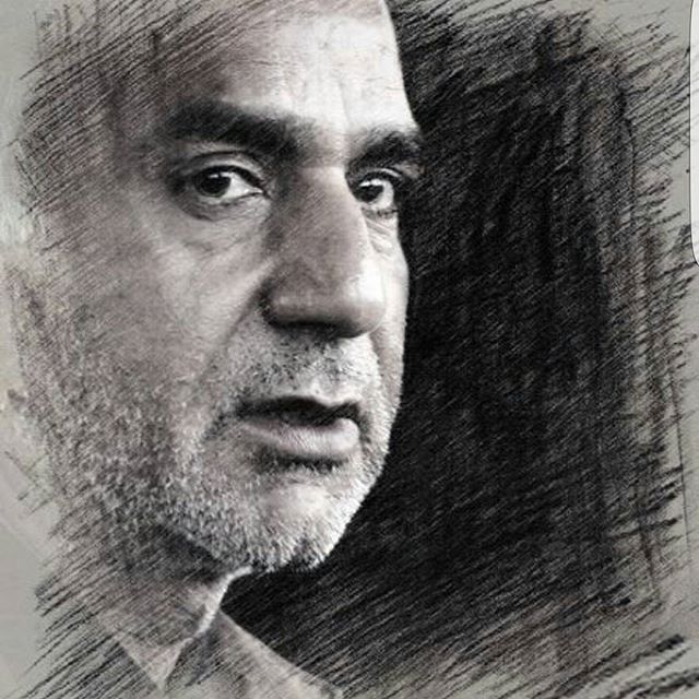 تصویری از پرویز پرستویی، بازیگر و تهیه کننده سینما و تلویزیون در حال بازیگری سر صحنه یکی از آثارش