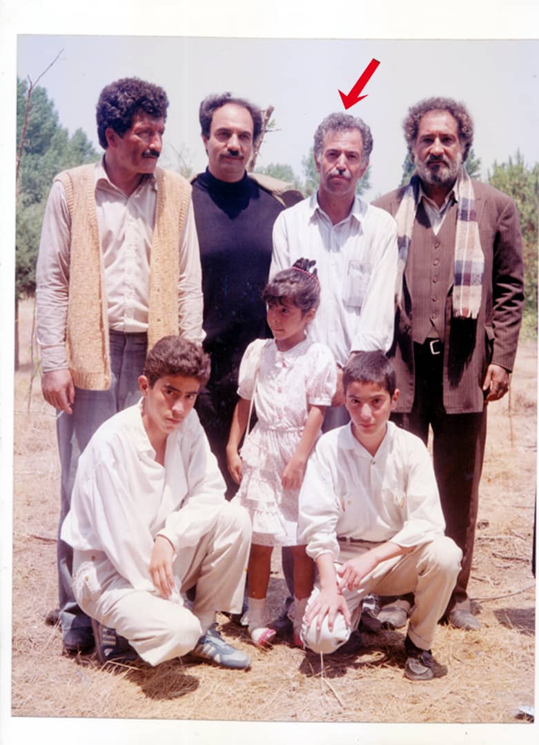 تصویری از رضا غمخوار (غفار رضایی)، مدیر تولید و بازیگر سینما و تلویزیون در پشت صحنه یکی از آثارش