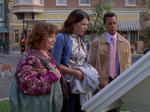 Yanic Truesdale در صحنه سریال تلویزیونی Gilmore Girls به همراه Lauren Graham و ملیسا مک کارتی