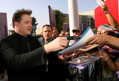 Brendan Fraser در صحنه فیلم سینمایی مومیایی :مقبره ی ام‍‍پراطور اژدها