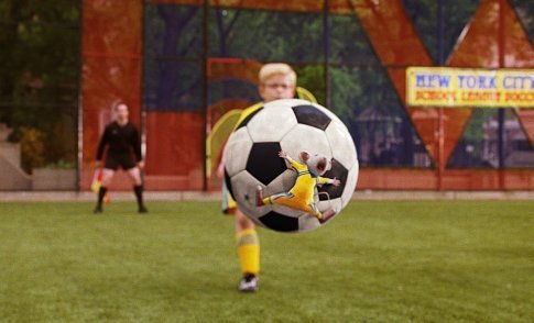 Jonathan Lipnicki در صحنه فیلم سینمایی Stuart Little 2