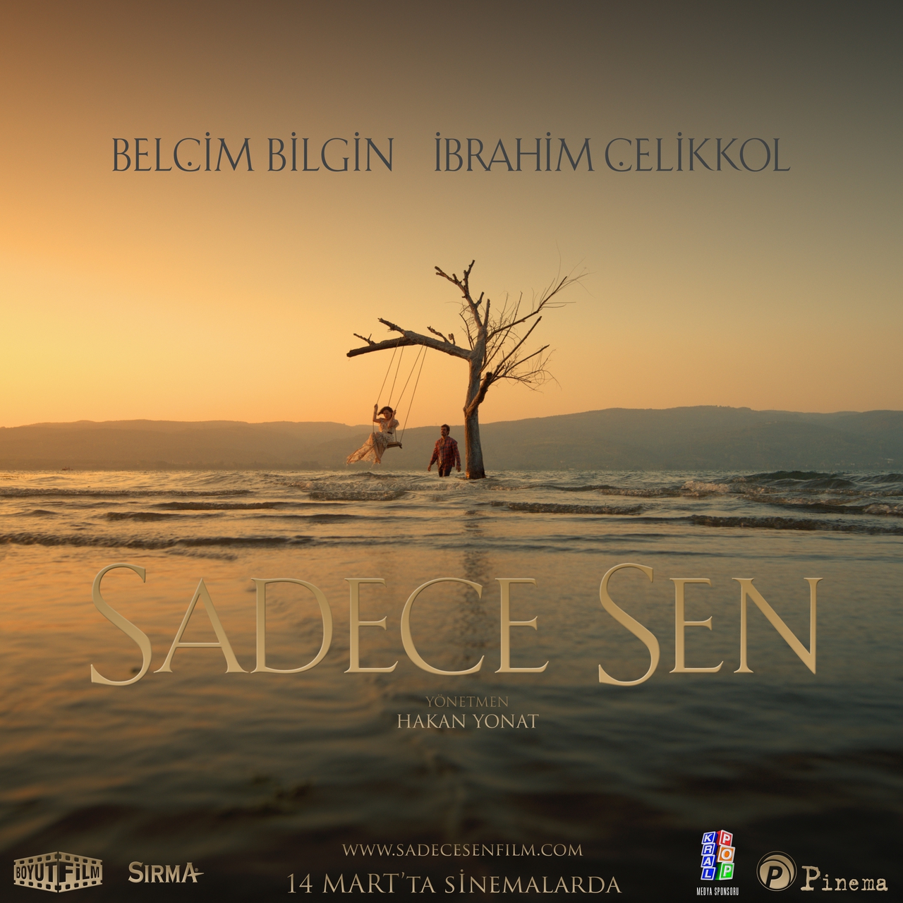Belçim Bilgin در صحنه فیلم سینمایی Sadece Sen به همراه Ibrahim Celikkol، Hakan Yonat و Kerem Can