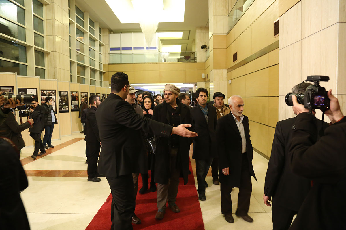 فرش قرمز فیلم سینمایی ایستاده در‌ غبار با حضور محمدحسین مهدویان