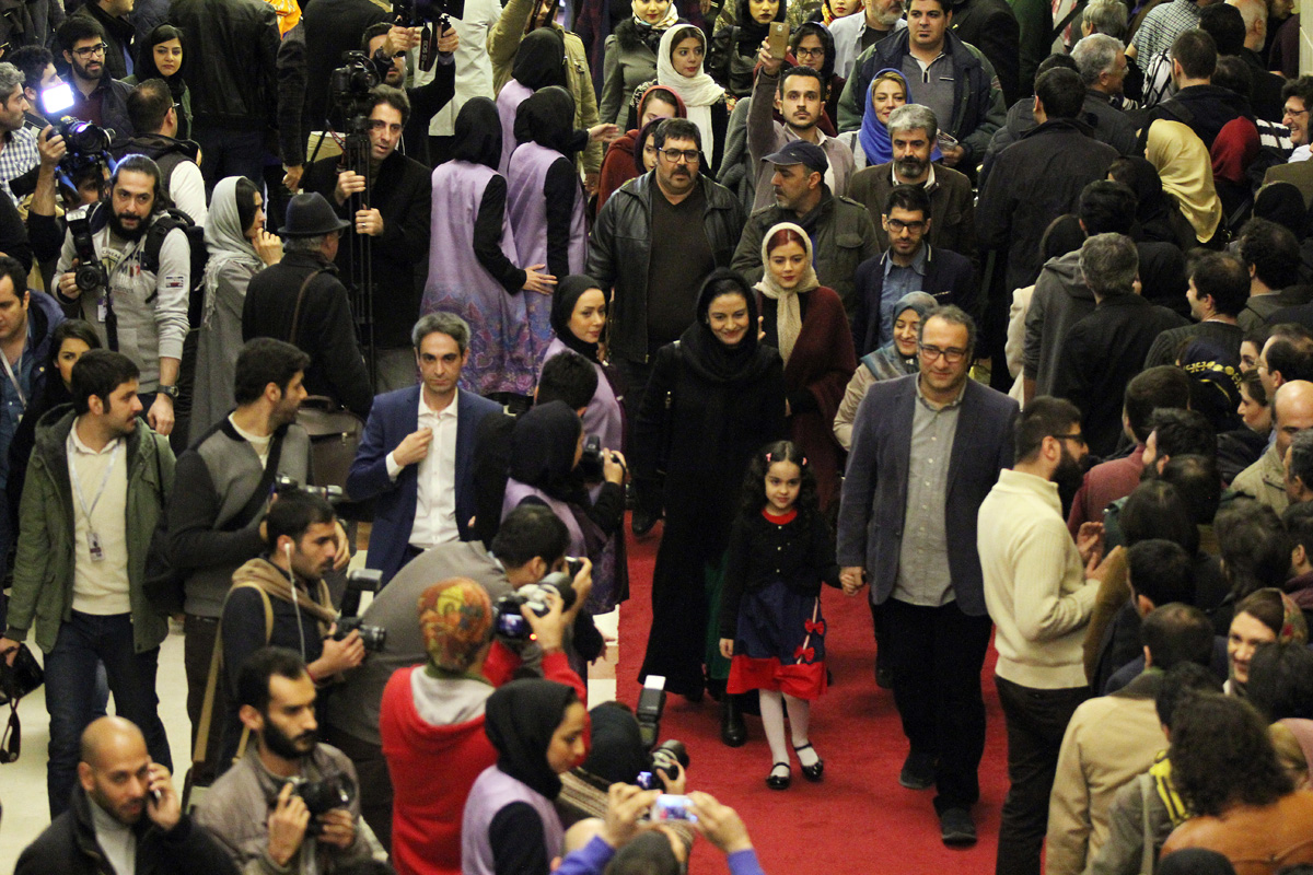 مریلا زارعی در فرش قرمز فیلم تلویزیونی دختر به همراه ماهور الوند، سیدرضا میر کریمی و فرهاد اصلانی