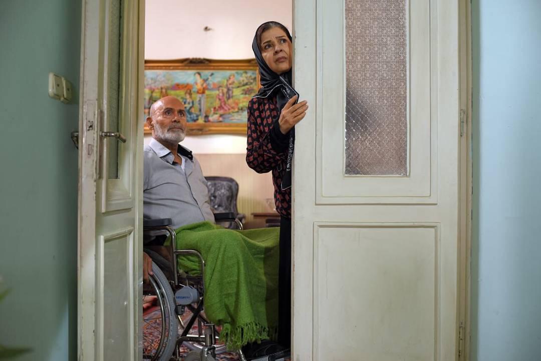 جمشید هاشم‌پور در صحنه فیلم سینمایی ملی و راه‌های نرفته‌اش به همراه افسر اسدی