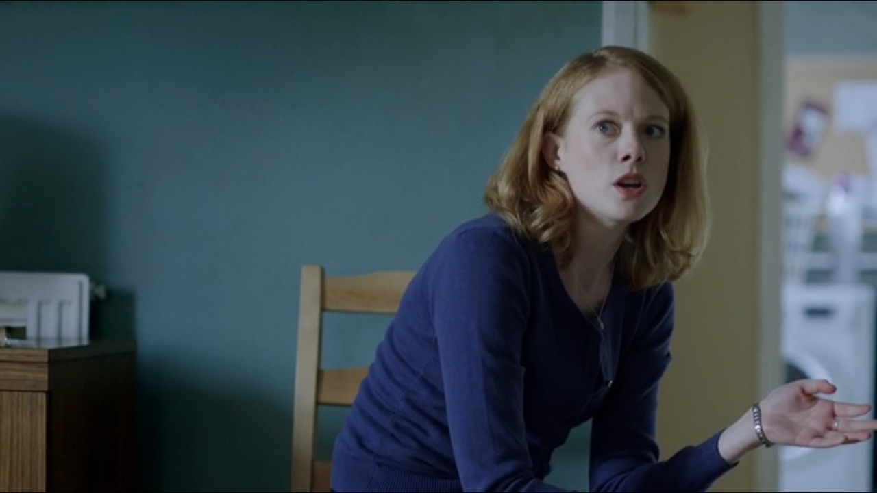 Zoe Boyle در صحنه سریال تلویزیونی Witless