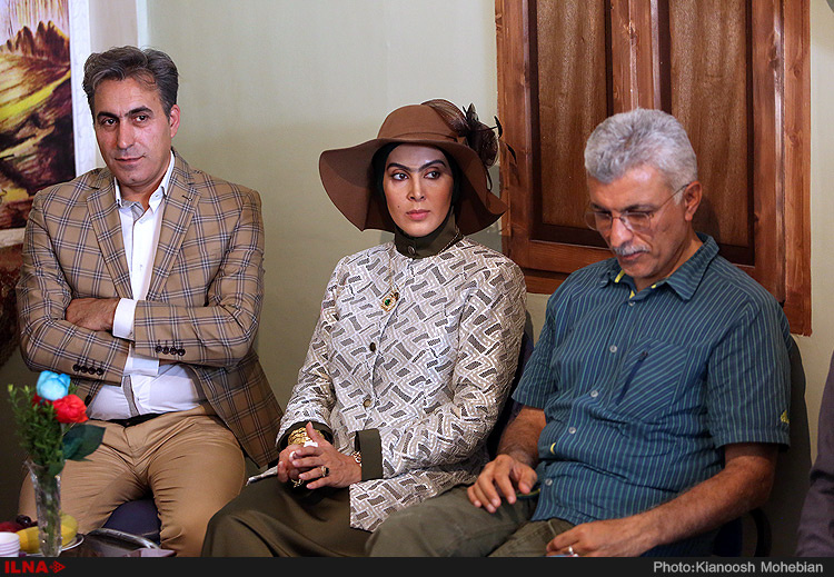 بهرام بهرامیان در پشت صحنه سریال تلویزیونی از یادها رفته به همراه لیلا بلوکات