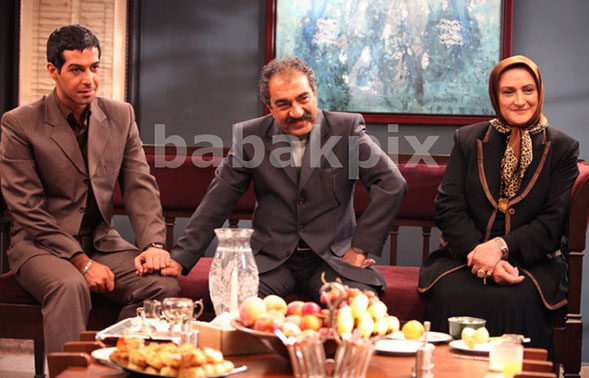 مریم امیرجلالی در صحنه سریال تلویزیونی شمس‌العماره به همراه کامران تفتی